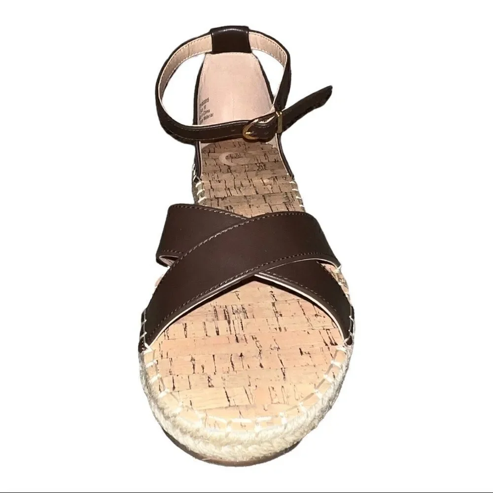 Journee Collection Womens Lyddia Brown Faux Leather Flat Sandals 10M New